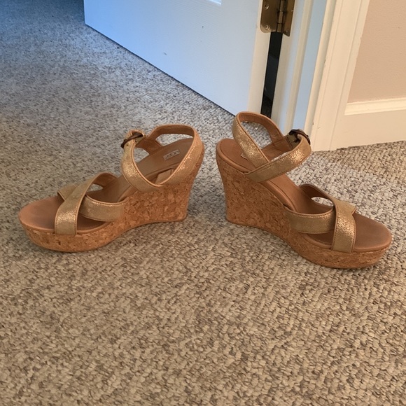 Ugg gold tan leather wedge platform ankle strap sandals 8.5 - Picture 3 of 8
